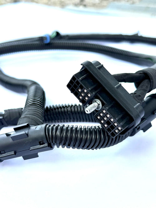 Conectores del ECM DDEC IV con perno de montaje en el arnés de motor CTS Precision Series