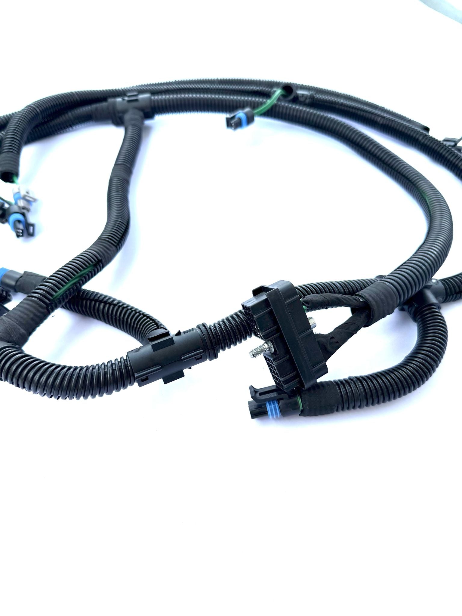 Ramales y conectores sellados del arnés de motor Detroit 12.7L, protegidos en conducto corrugado