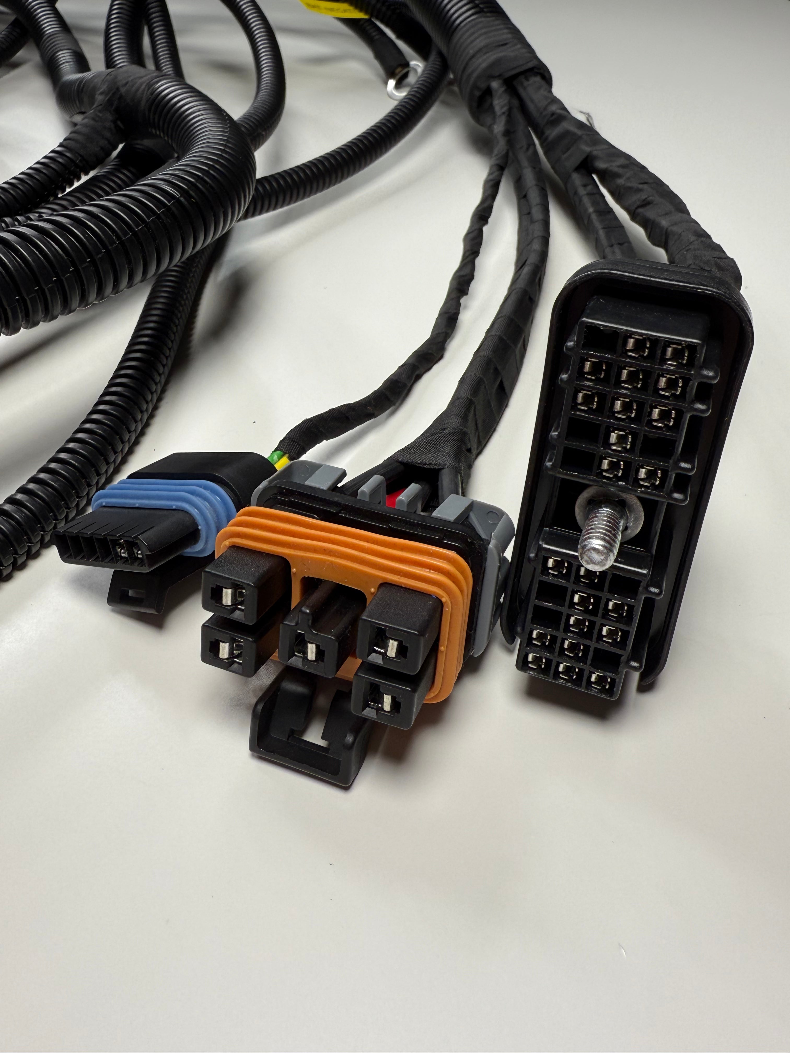 Conector ECM DDEC IV del arnés de adaptación fabricado por CTS en Houston Texas